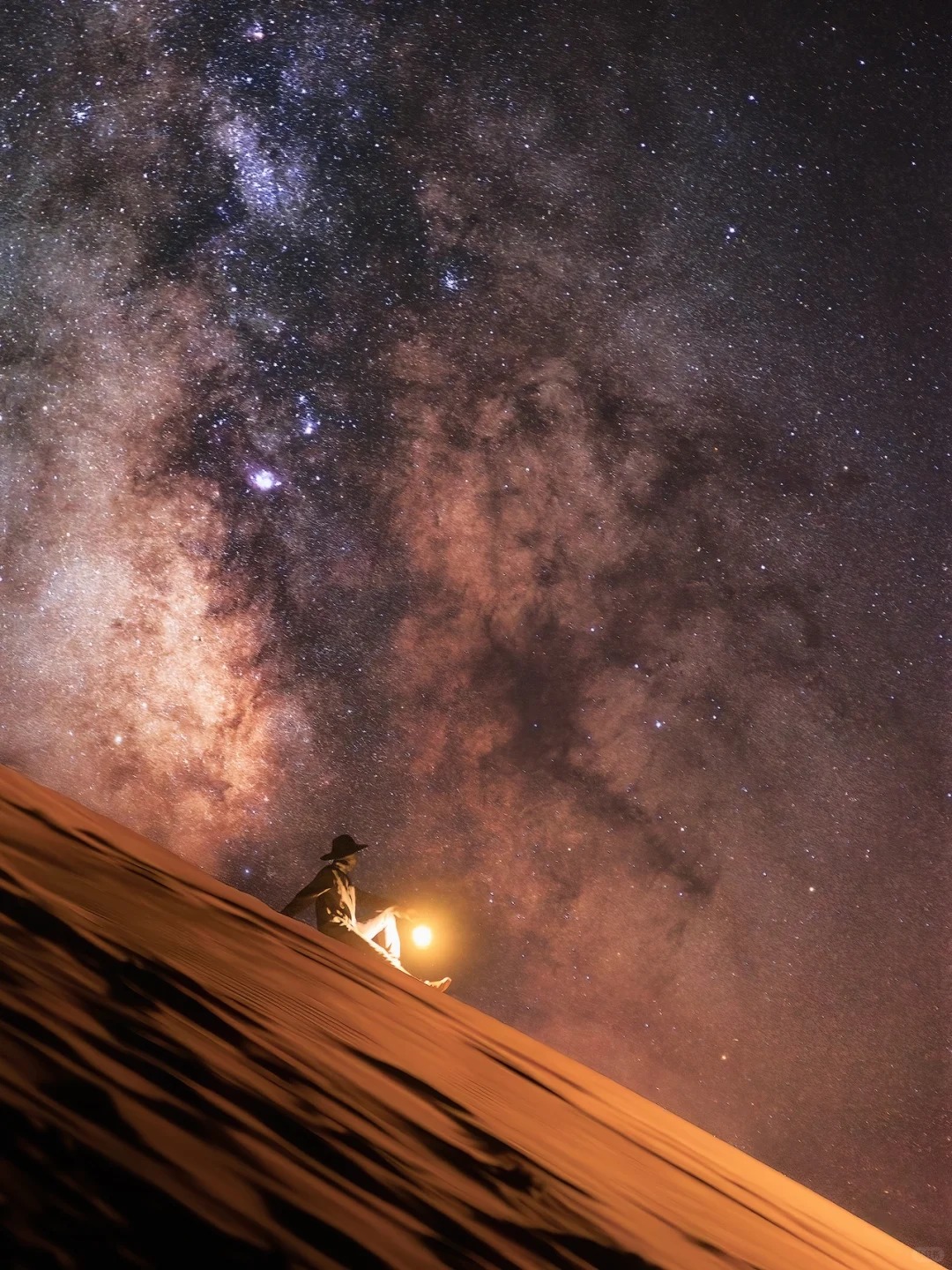 在沙漠银河下，与宇宙撞个满怀
